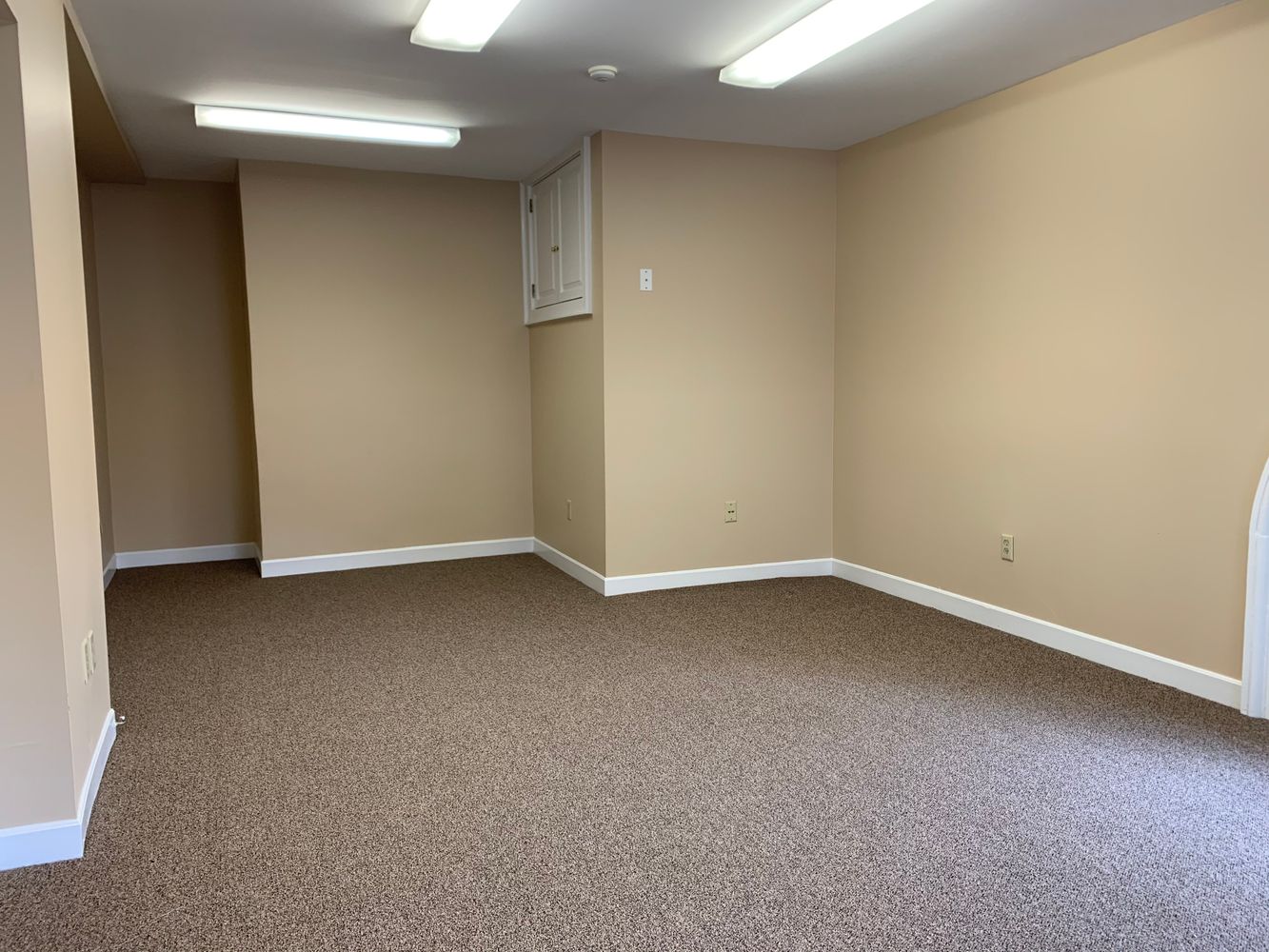 Amesbury Building : 100 Main St, Amesbury, MA 01913